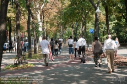 Viennaslide-00800107 Wien, Radweg Ringstraße, unübersichtliche Verschwenkung, Fußgänger am Radweg