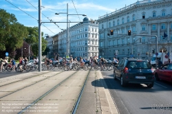 Viennaslide-00800126 Fahrradfahren, viele Radfahrer auf einem Übergang