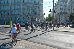 Viennaslide-00800127 Fahrradfahren, viele Radfahrer auf einem Übergang