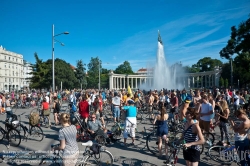 Viennaslide-00800140 Wien, Radfahrprotest 'Critical Mass', Naked Bike Ride