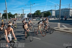 Viennaslide-00800141 Wien, Radfahrprotest 'Critical Mass', Naked Bike Ride