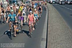 Viennaslide-00800143 Wien, Radfahrprotest 'Critical Mass', Naked Bike Ride