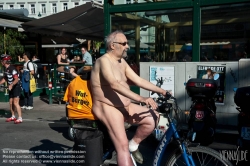 Viennaslide-00800149 Wien, Radfahrprotest 'Critical Mass', Naked Bike Ride