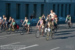 Viennaslide-00800153 Wien, Radfahrprotest 'Critical Mass', Naked Bike Ride