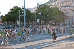 Viennaslide-00800156 Wien, Radfahrprotest 'Critical Mass', Naked Bike Ride