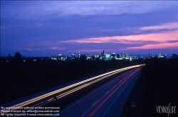 Viennaslide-00821133 Autoverkehr, Flughafenautobahn bei Nacht - Traffic, Highway at Night