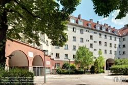 Viennaslide-00424656f Wien, Gemeindebau des 'Roten Wien' - Vienna, Council Tenement Block, 'Red Vienna', Reismann-Hof, Längenfeldgasse 68, Heinrich Schmid und Hermann Aichinger 1925