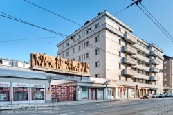 Viennaslide-00425227f Wien, Gemeindebau des 'Roten Wien' - Vienna, Council Tenement Block, 'Red Vienna', Zürcher Hof, Laxenburger Straße 49–51, Emil Hoppe und Otto Schönthal 1929, Fries der Arbeit von Siegfried Charoux