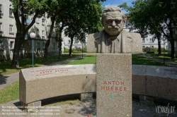 Viennaslide-00425516 Wien, Gemeindebau des 'Roten Wien' - Vienna, Council Tenement Block, 'Red Vienna', Hueber-Hof, Quellenstraße 24B, Heinrich Schopper, Alfred Chalusch 1931, Denkmal Anton Hueber