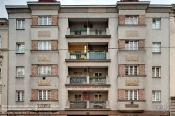 Viennaslide-00426460f Wien, Gemeindebau des 'Roten Wien' - Vienna, Council Tenement Block, 'Red Vienna', Thalhaimergasse 44, Franz Wiesmann 1927, Reliefs von Max Krejca