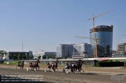 Viennaslide-01032204 Wien, Prater, Trabrennverein Kriau, im Hintergrund Baustelle des 'Viertel Zwei'