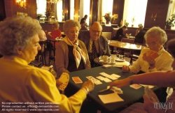 Viennaslide-01062602 Wien, Pensionisten spielen im Kaffeehaus Karten - Vienna, Elder People playing Cards in a Cafe