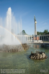 Viennaslide-01092437 Wien, Heldendenkmal der Roten Armee und Hochstrahlbrunnen am Schwarzenbergplatz - Vienna, Russian Monument