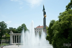 Viennaslide-01092442 Wien, Heldendenkmal der Roten Armee und Hochstrahlbrunnen am Schwarzenbergplatz - Vienna, Russian Monument