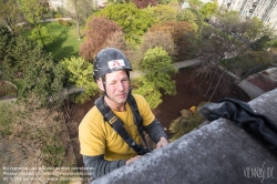 Viennaslide-01108338 Wien, Flakturm, Industriekletterer - Vienna, Flak Tower, Professional Climbers