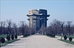 Viennaslide-01108802 Wien, Flakturm (Gefechtsturm) Augarten, historische Aufnahme um 1985 // Vienna, Flak Tower around 1985