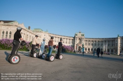 Viennaslide-01113137 Wien, Hofburg, Heldenplatz, Touristen auf Segways - Vienna, Heldenplatz, Tourists on Segways