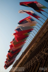 Viennaslide-01113140 Wien, Fahnen am Konferenzzentrum Hofburg - Vienna, Flags on the Facade of Hofburg Conference Center