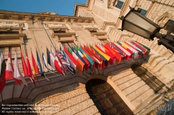 Viennaslide-01113144 Wien, Fahnen am Konferenzzentrum Hofburg - Vienna, Flags on the Facade of Hofburg Conference Center