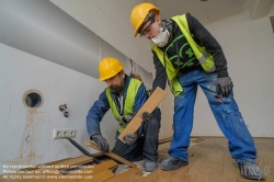 Viennaslide-01204063 Ehemalige Wienstrom-Zentrale, Wertstoffsammlung in einem Altbau durch Firma Baukarussell