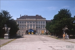 Viennaslide-01259146 Wien, Messepalast (heute Museumsquartier) vor dem Umbau, 1991, Fischer von Erlach-Trakt