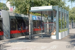 Viennaslide-02019155 Wien, Ringstraße, begrünte Straßenbahnhaltestelle