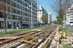 Viennaslide-02259107 Straßenbahnneubau, Konstruktion Rasengleis mit tiefliegender Vegetationsebene