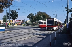 Viennaslide-02719197 Wien, U-Bahn-Triebwagen der Type T auf Straßenbahngleisen, daneben Straßenbahnzug der Linie 71 - Vienna, Tramway