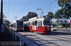 Viennaslide-02719198 Wien, U-Bahn-Triebwagen der Type T auf Straßenbahngleisen, daneben Straßenbahnzug der Linie 71 - Vienna, Tramway