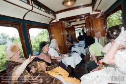 Viennaslide-02900273 Historischer Zug der Lokalbahn Wien-Baden, 'Badnerbahn', mit Kaiserpaar