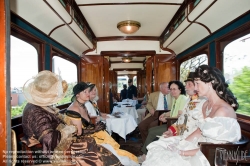 Viennaslide-02900274 Historischer Zug der Lokalbahn Wien-Baden, 'Badnerbahn', mit Kaiserpaar