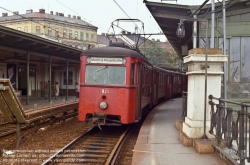 Viennaslide-03690011 Wien, Stadtbahn, Gürtellinie, alter Stadtbahnzug in der Station Gumpendorfer Straße