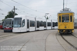 Viennaslide-03700202 Wien, Hauptwerkstätte der Wiener Linien, Wiener ULF (Siemens), daneben Straßenbahn von Bombardier für Palermo - Vienna, Main Workshop of Vienna Transport Authorities, Bombardier Tramcar for Palermo