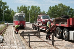 Viennaslide-03700237 Wien, Straßenbahn, Hauptwerkstätte, Verladung des ausgemusterten Straßenbahnwagens 4790 für den Transport nach Polen - Vienna, Tramway, Main Workshop, Transport of a Tramcar