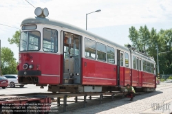 Viennaslide-03700258 Wien, Straßenbahn, Hauptwerkstätte, Verladung des ausgemusterten Straßenbahnwagens 4790 für den Transport nach Polen - Vienna, Tramway, Main Workshop, Transport of a Tramcar