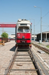 Viennaslide-03700265 Wien, Straßenbahn, Hauptwerkstätte, Verladung des ausgemusterten Straßenbahnwagens 4790 für den Transport nach Polen - Vienna, Tramway, Main Workshop, Transport of a Tramcar