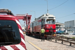 Viennaslide-03700278 Wien, Straßenbahn, Hauptwerkstätte, Verladung des ausgemusterten Straßenbahnwagens 4790 für den Transport nach Polen - Vienna, Tramway, Main Workshop, Transport of a Tramcar