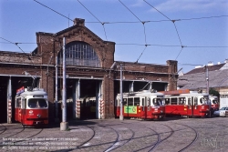 Viennaslide-03716101 Die Remise Währing, Kreuzgasse ist eine ehemalige, denkmalgeschützte Remise der Wiener Linien. Der Gebäudekomplex befindet sich im Bezirksteil Währing des 18. Wiener Gemeindebezirks in der Kreuzgasse 72–76, an der Strecke der Straßenbahnlinien 9 und 42. 1993 wurde die Remise aufgelassen. Die Hallen wurden seither für einen Supermarkt, als Turnhalle sowie als Lagerräume genutzt.