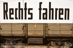 Viennaslide-03726347 Wien, Straßenbahnremise Erdberg, heute Straßenbahnmuseum Remise, Wagen mit Hinweis auf Rechtsfahrordnung - Vienna, Tramway Museum