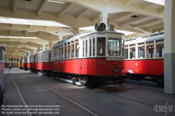 Viennaslide-03726430 Das Wiener Straßenbahnmuseum ist ein dem öffentlichen Verkehr gewidmetes Museum in Wien und das größte Straßenbahnmuseum der Welt. Der Schwerpunkt der Sammlung liegt in einer möglichst kompletten Dokumentation originaler historischer Straßenbahnfahrzeuge und Autobusse. Das Museum zählt zu den umfangreichsten Originalsammlungen weltweit.