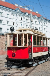 Viennaslide-03726471 Das Wiener Straßenbahnmuseum ist ein dem öffentlichen Verkehr gewidmetes Museum in Wien und das größte Straßenbahnmuseum der Welt. Der Schwerpunkt der Sammlung liegt in einer möglichst kompletten Dokumentation originaler historischer Straßenbahnfahrzeuge und Autobusse. Das Museum zählt zu den umfangreichsten Originalsammlungen weltweit.