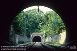 Viennaslide-03824015 Erstmals eröffnet 1898 als Teil der Stadtbahn von Otto Wagner, 1932 Einstellung des Personenverkehrs, nach langem Dornröschenschlaf am 31.5.1987 nach vorbildlicher Renovierung wiedereröffnet