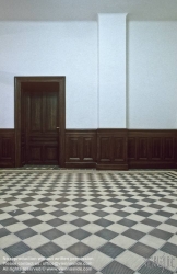Viennaslide-03827030 Erstmals eröffnet 1898 als Teil der Stadtbahn von Otto Wagner, 1932 Einstellung des Personenverkehrs, nach langem Dornröschenschlaf am 31.5.1987 nach vorbildlicher Renovierung wiedereröffnet