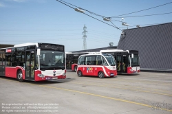 Viennaslide-03999010 Navya SAS mit Sitz in Villeurbanne (bei Lyon) ist ein 2014 gegründeter französischer Hersteller von autonomen Fahrzeugen. Der im Oktober 2015 eingeführte Navya Arma ist ein autonomes Elektrofahrzeug für den Personennahverkehr. Als „intelligenter“ fahrerloser Shuttlebus kann das Fahrzeug bis zu 15 Personen mit bis zu 45 km/h befördern.