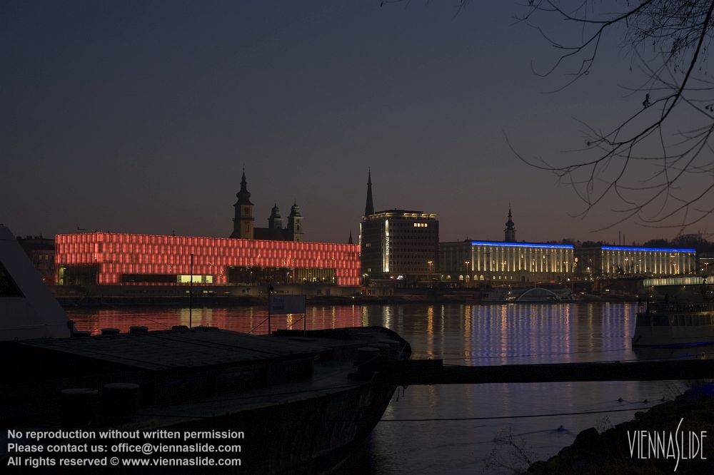 Viennaslide 04411408 jpg