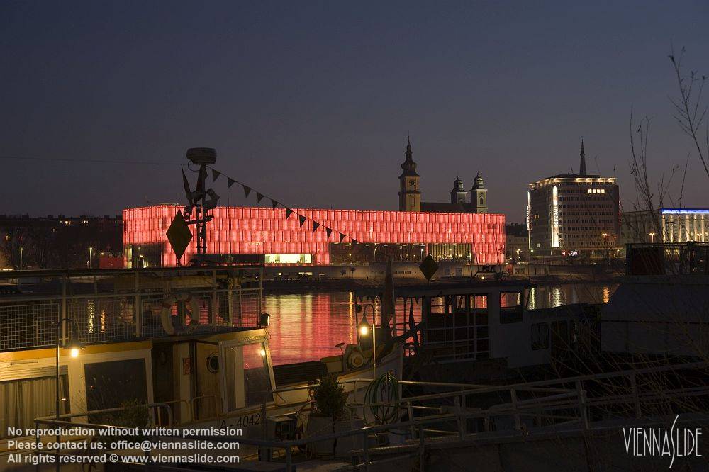 Viennaslide 04411411 jpg