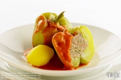 Viennaslide-04099851 Restaurant Plachuta, Wien, Austria: gefüllte Paprika mit Paradeisersauce