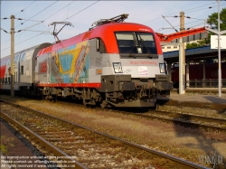 Viennaslide-04100087 ÖBB, moderne Taurus-Lok mit Kinderzeichnung