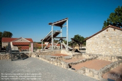 Viennaslide-04222219 Das Museum Carnuntinum in Bad Deutsch-Altenburg in Niederösterreich ist Teil und als sogenanntes Schatzhaus auch das Kernstück der ehemaligen Römerstadt Carnuntum. Es hat Geschichte und das Alltagsleben des antiken Legionslagers und der antiken Zivilstadt von Carnuntum zum Thema und präsentiert in seiner Ausstellung hauptsächlich Fundstücke aus den Grabungen auf diesen Plätzen. Mit über 2 Millionen Fundstücken im Depot ist es das größte Römermuseum in Österreich.