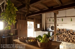 Viennaslide-04222228 Das Museum Carnuntinum in Bad Deutsch-Altenburg in Niederösterreich ist Teil und als sogenanntes Schatzhaus auch das Kernstück der ehemaligen Römerstadt Carnuntum. Es hat Geschichte und das Alltagsleben des antiken Legionslagers und der antiken Zivilstadt von Carnuntum zum Thema und präsentiert in seiner Ausstellung hauptsächlich Fundstücke aus den Grabungen auf diesen Plätzen. Mit über 2 Millionen Fundstücken im Depot ist es das größte Römermuseum in Österreich.